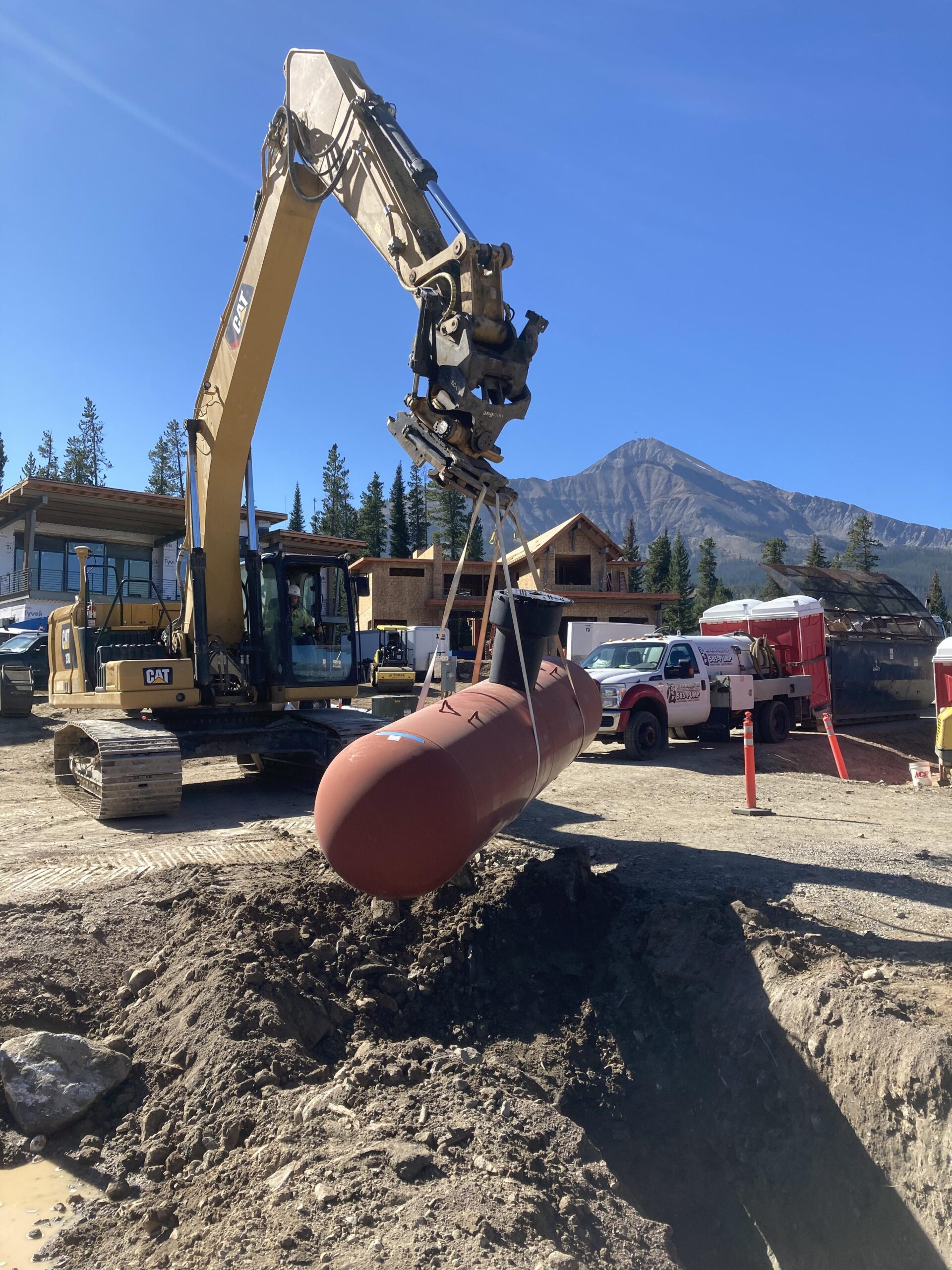 Setting a propane tank with the Cat 330